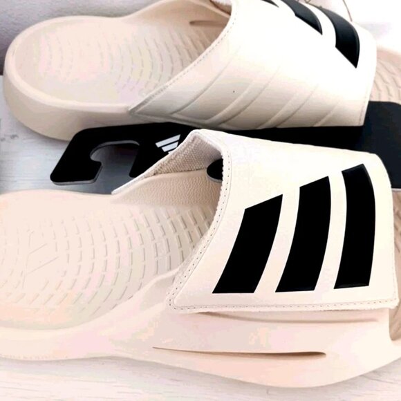 Adidas  Mens Light Blaze Slides or Sandals Size 12 Tan -New With Tags + Socks - Picture 9 of 11